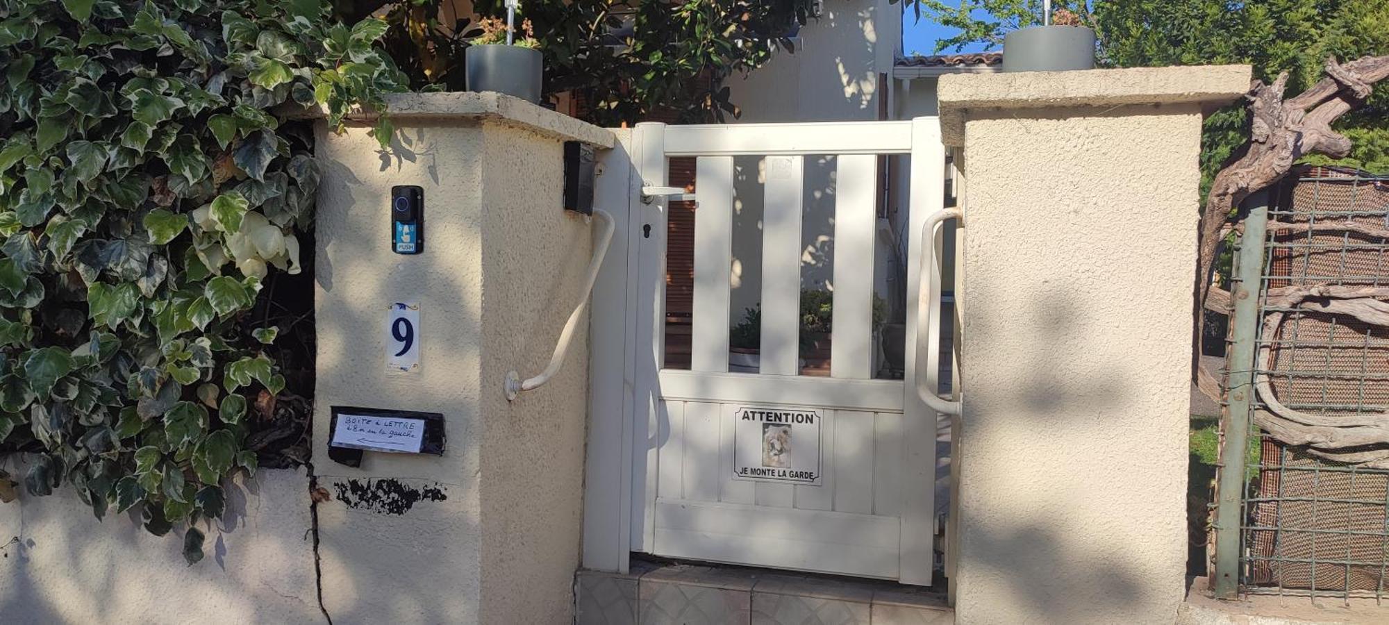 Maison T2 Avec Petit Jardin Dans Impasse Calme バイヤルグ エクステリア 写真