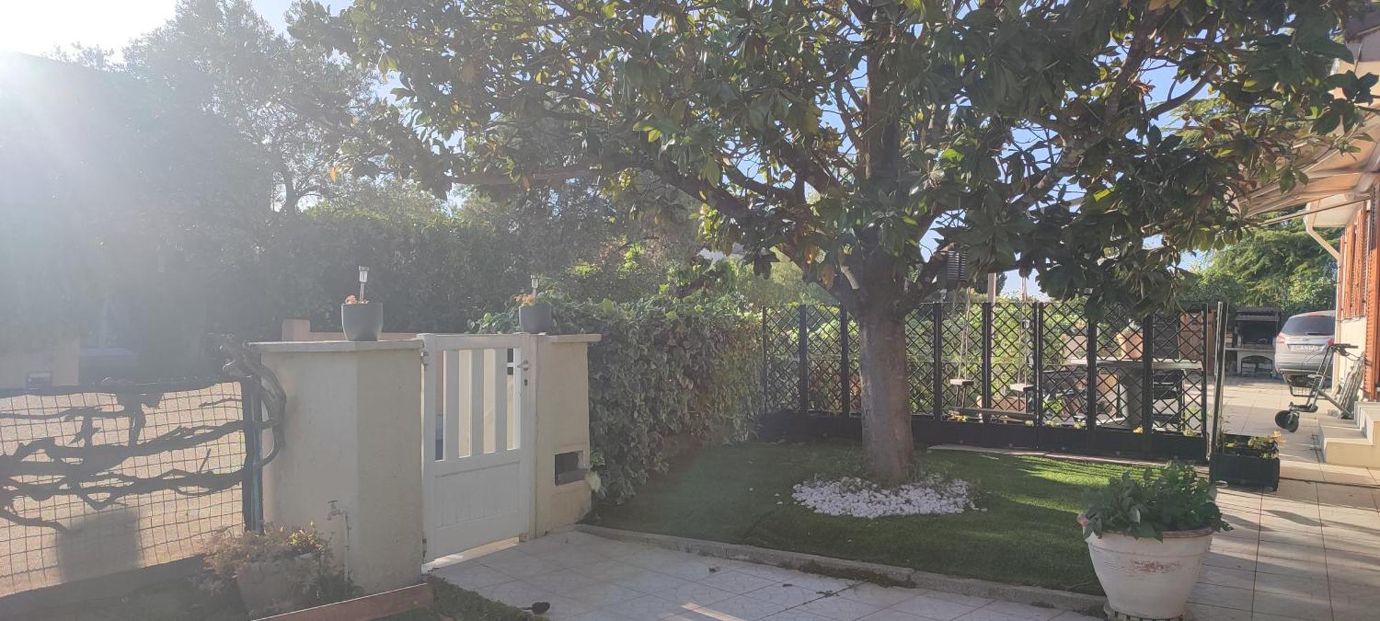 Maison T2 Avec Petit Jardin Dans Impasse Calme バイヤルグ エクステリア 写真